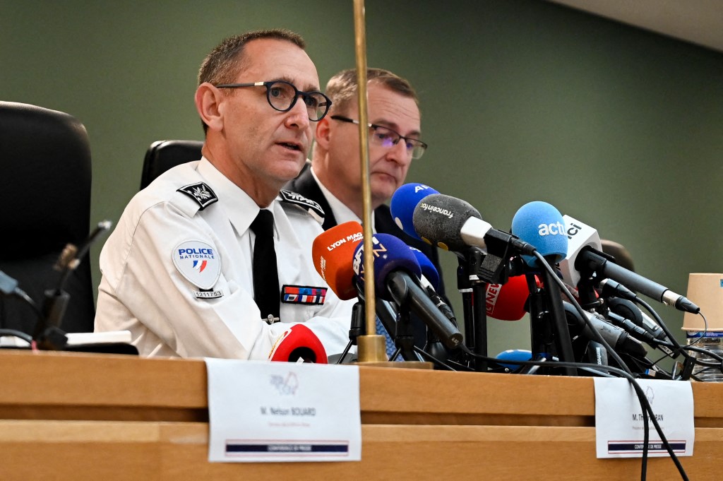 Rhone national police interdepartmental director Nelson BOUARD and Republic prosecutor Thierry DRAN give a press conference during a press conference concerning the Decines Charpieu fire. (Photo by Matthieu Delaty / Hans Lucas via AFP)