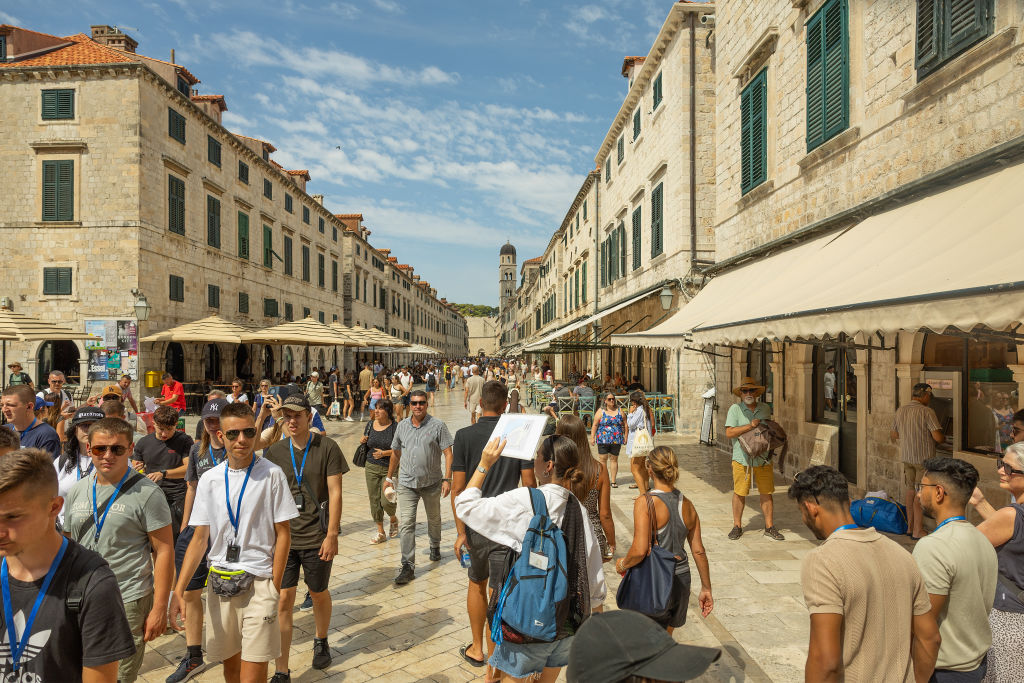 Croatia clears way for late-night alcohol bans to tackle drunk tourists
