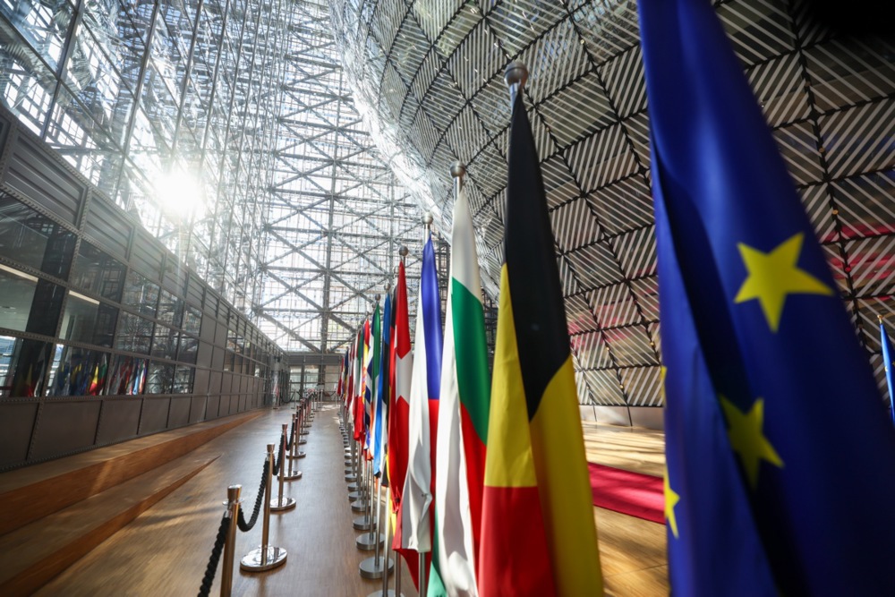 EU adopts new rules to boost voting rights for mobile citizens in municipal elections