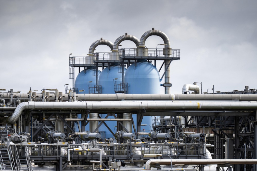 EU races to refill gas storage for winter