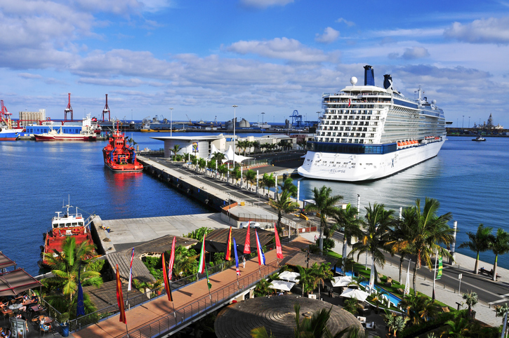 The president of the Canary Islands, Fernando Clavijo, rejects that the hantavirus-infected cruise ship docks in the region, demanding an urgent meeting with Spanish Prime Minister Pedro Sánchez. Getty