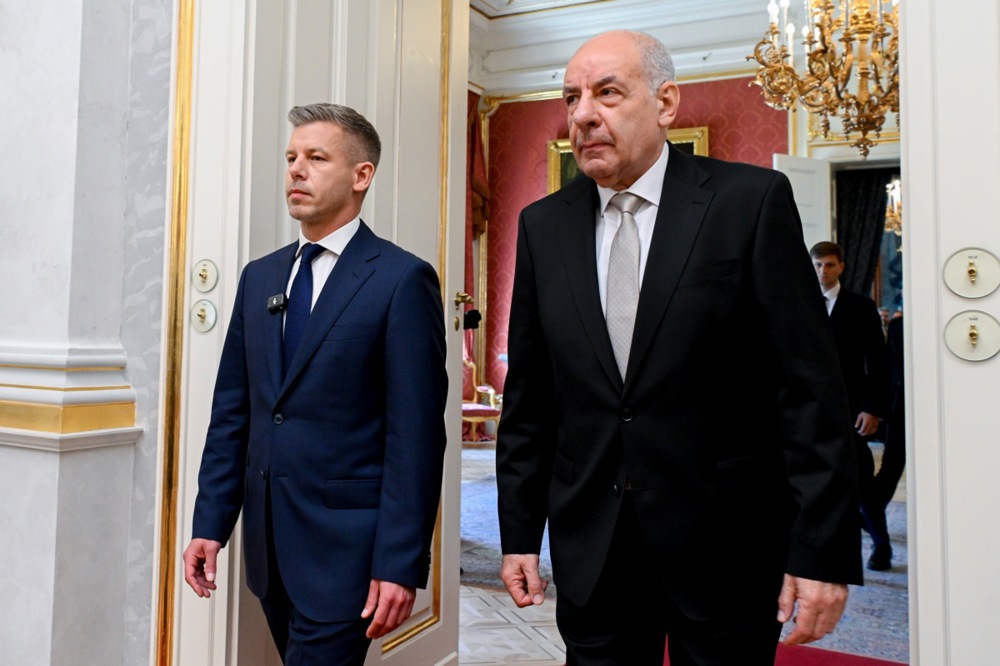 Hungary’s new PM Magyar steps up drive to force Head of State
