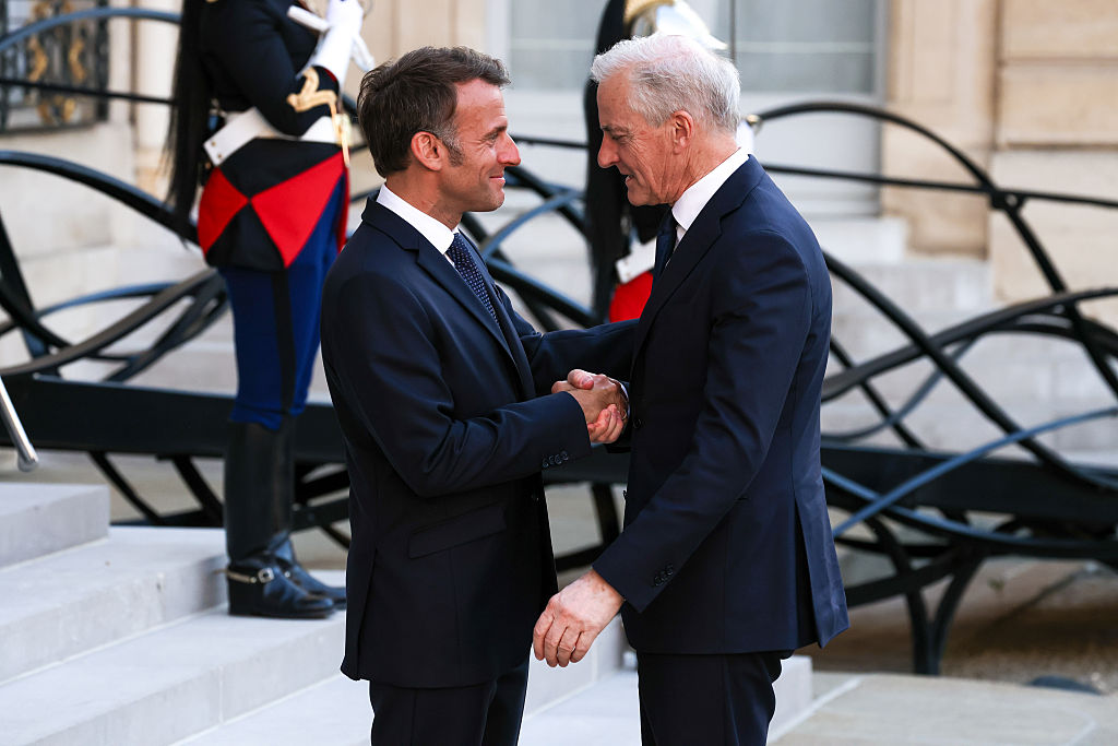 Norway signs defence pact with France and joins its nuclear umbrella