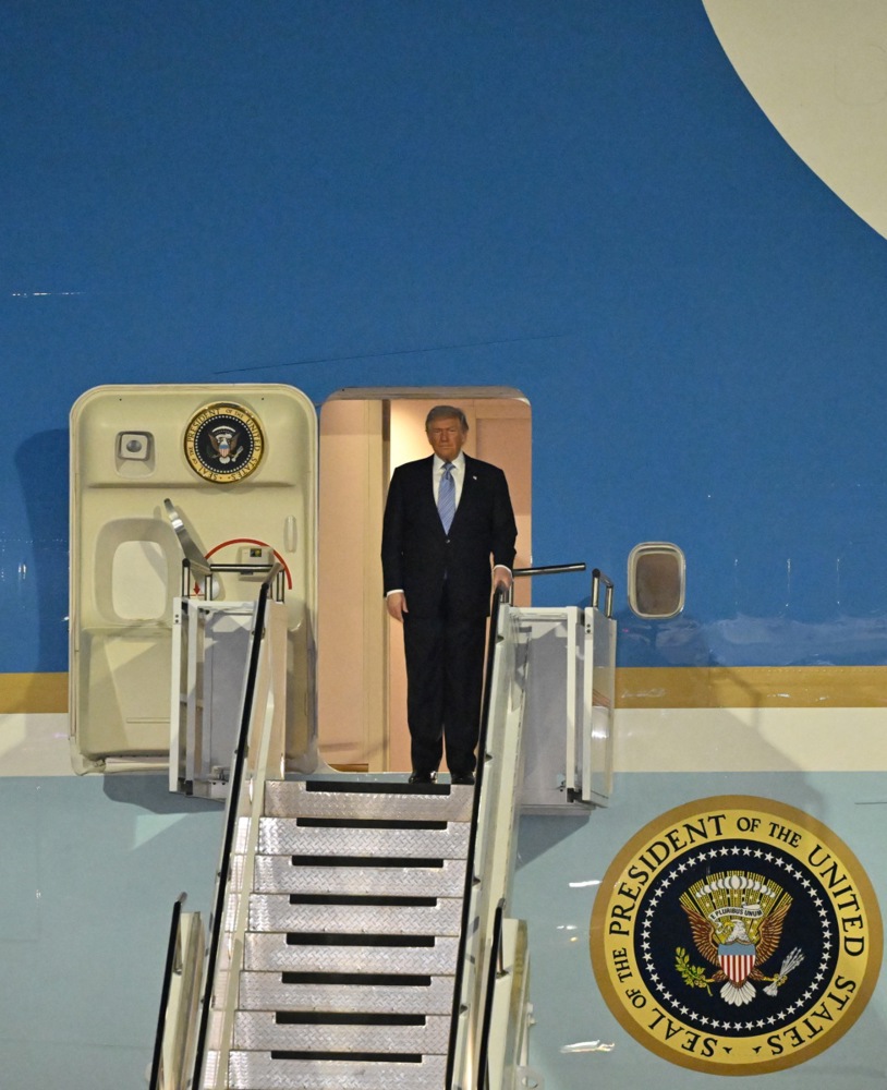 Trump lands in Beijing