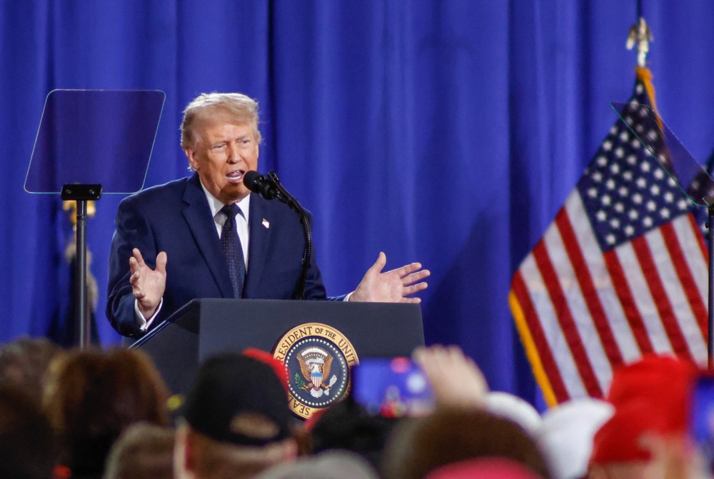 Trump tempers hopes of imminent Iran deal