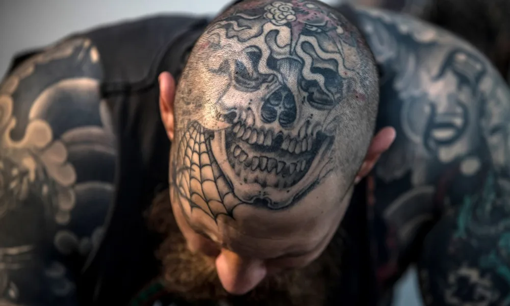 Berlin Greens want to allow head and neck tattoo’s for police officers