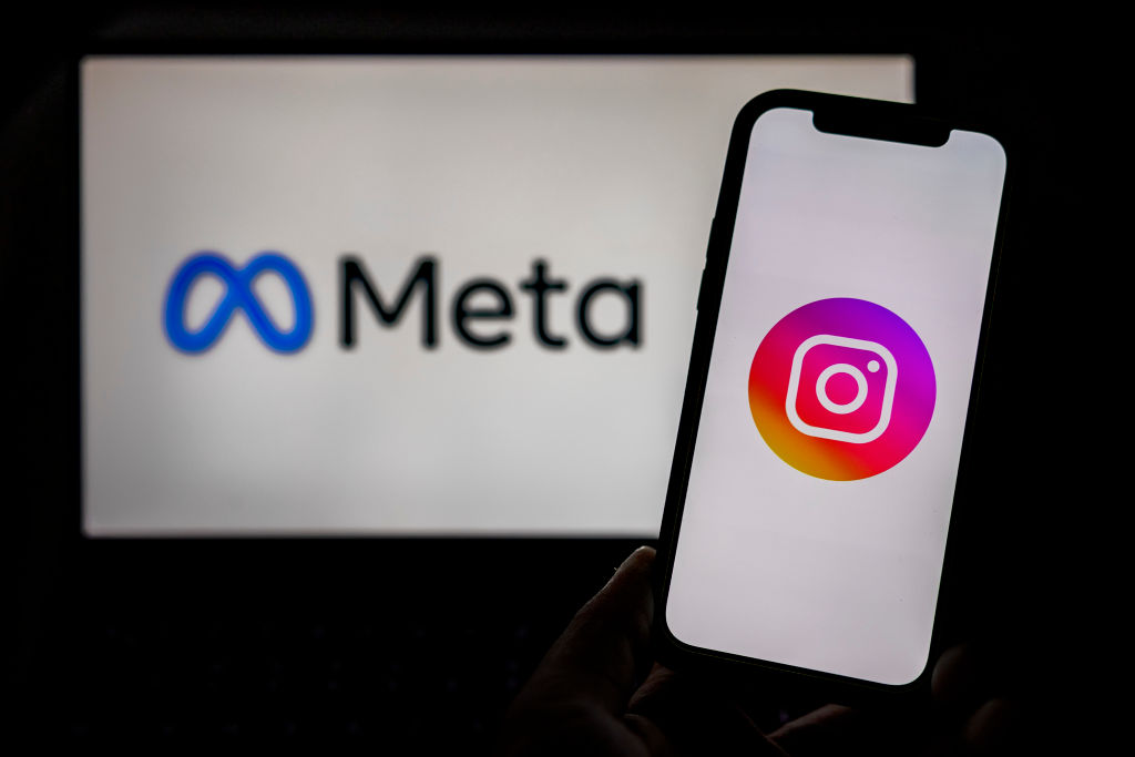 Meta, the owner of Facebook, Instagram and WhatsApp, is urging European policymakers to reconsider proposals restricting teenagers’ access to social media, arguing that age verification should be handled at the app-store level rather than through blanket bans. (Photo illustration by Ezra Acayan/Getty Images)