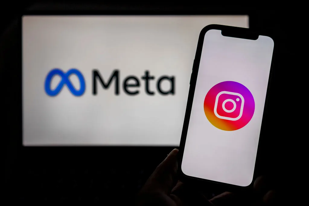 Meta, the owner of Facebook, Instagram and WhatsApp, is urging European policymakers to reconsider proposals restricting teenagers’ access to social media, arguing that age verification should be handled at the app-store level rather than through blanket bans. (Photo illustration by Ezra Acayan/Getty Images)