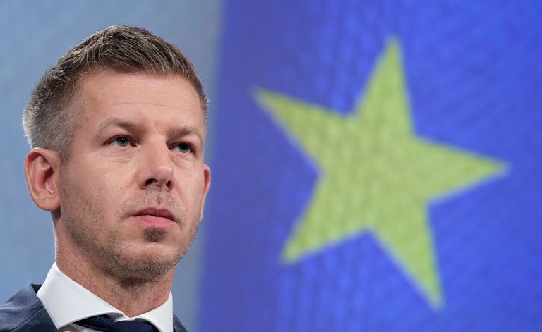 Hungary lifts veto on Ukraine's EU accession bid