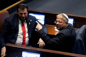 Israeli minister calls for Lebanon to &lsquo;burn&rsquo;