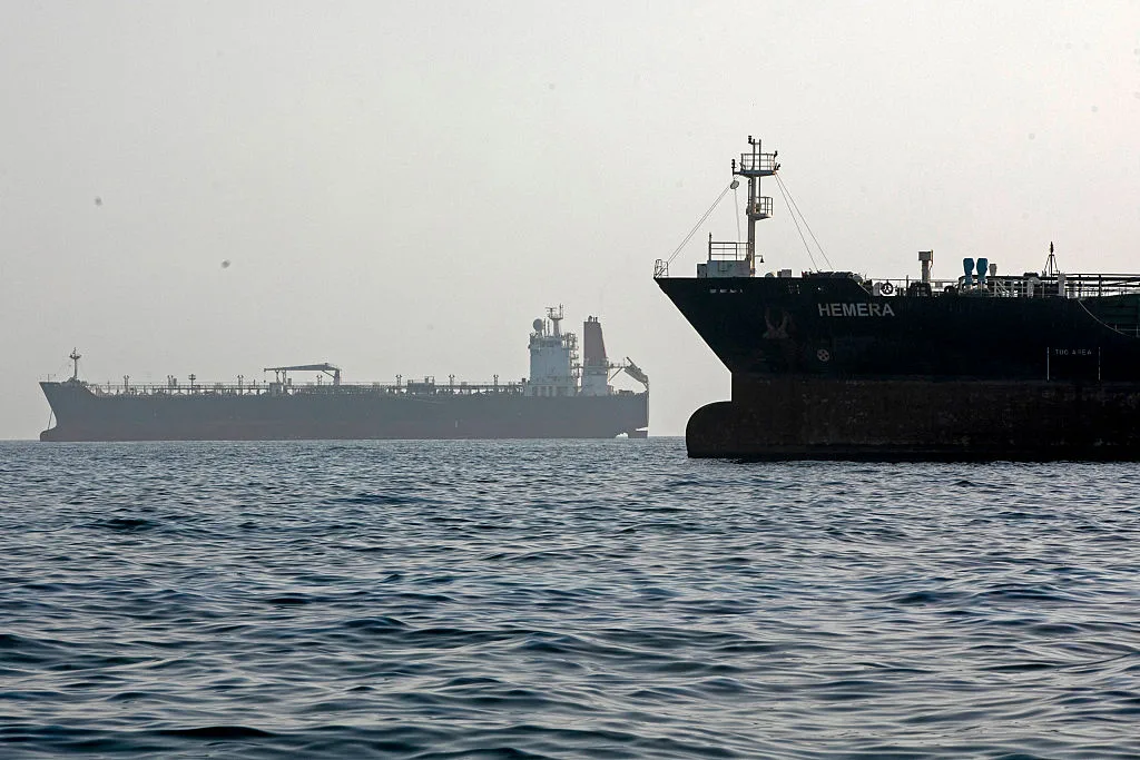 Oil ships begin moving through Hormuz