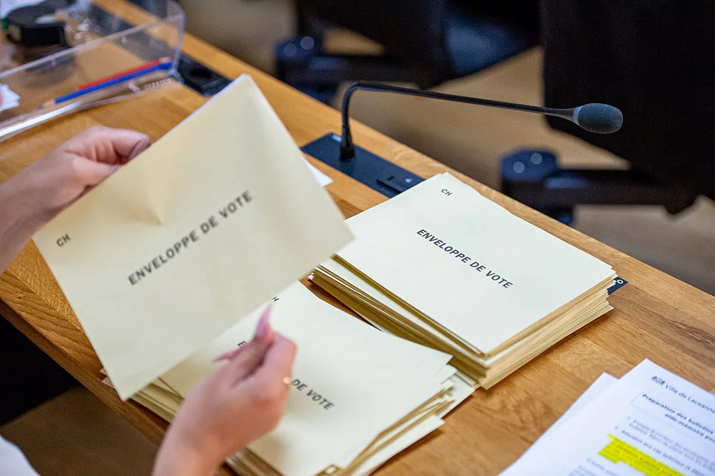 Swiss voters reject bid to cap population