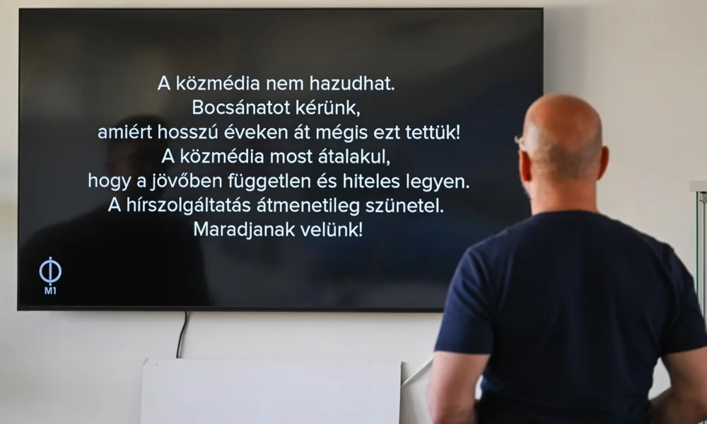 Polish journalists protest purge of public media in Hungary comparing it to Tusk’s actions