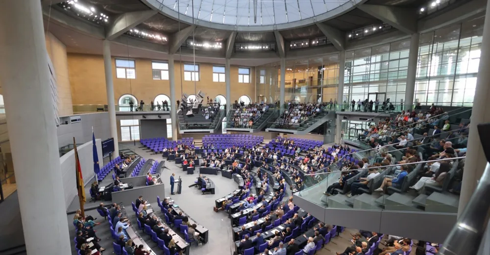 German MPs order hundreds of iPhones on taxpayers’ expense, many go to family