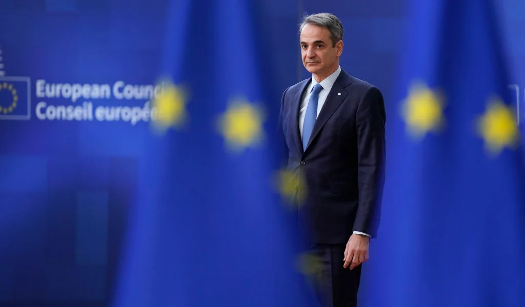Greece offers lawyers a bonus to persuade asylum seekers to return home
