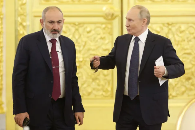 Putin presses Armenia to hold referendum
