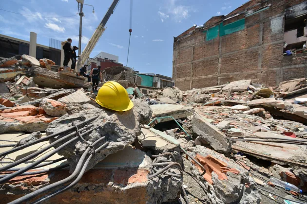 Colombia earthquake toll climbs as hope of finding survivors fades