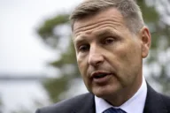 Estonian defence minister resigns over &euro;70 million Ukraine shell deal