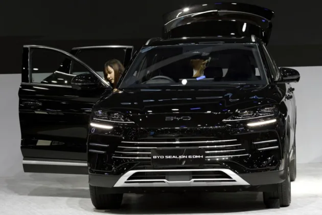 Dutch intelligence service warns not to hold secret talks in a modern car