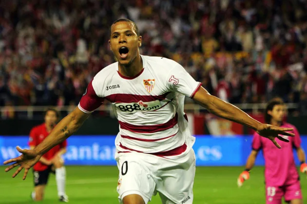Former Sevilla and Porto striker Luís Fabiano runs for Brazil's Congress