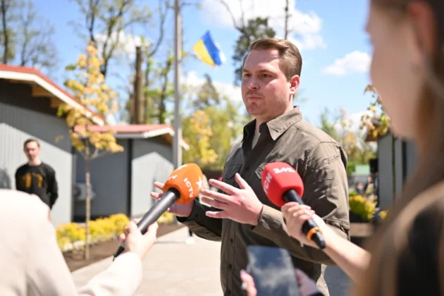 Ukraine&rsquo;s prosecutor general resigns after office raid in call-centre protection racket case
