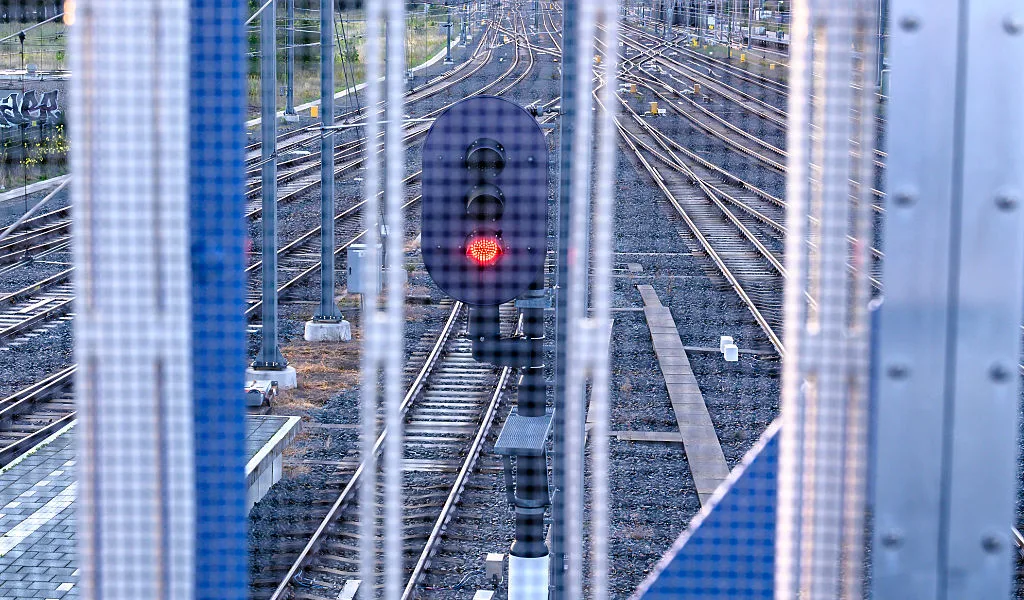Suspected sabotage on the rails halt Dutch trains on Budget Day