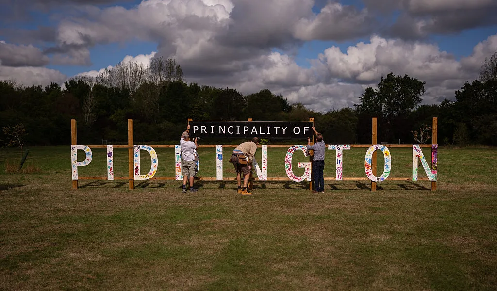 UK village votes for independence in symbolic protest against plans to house male asylum seekers