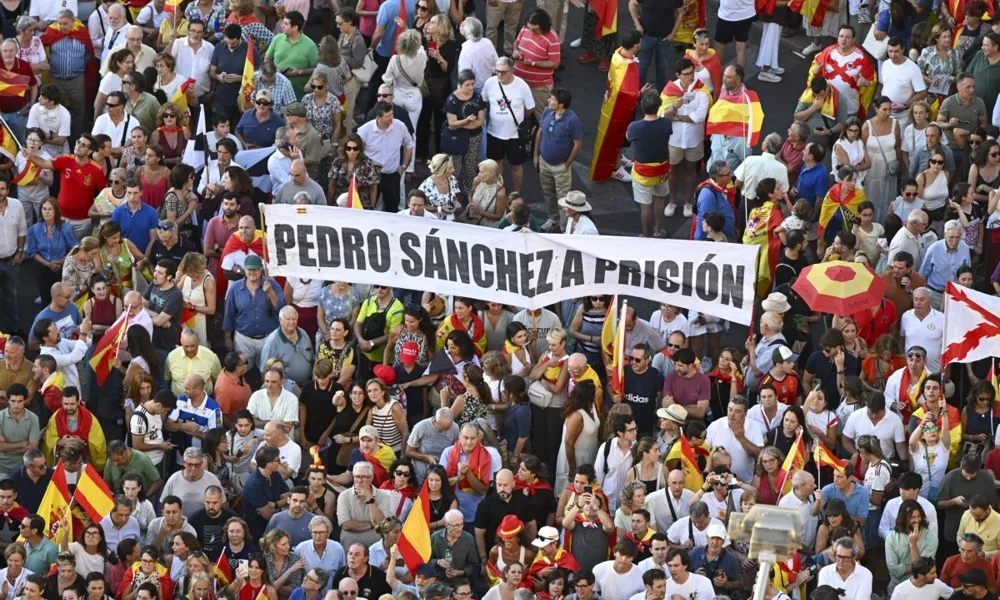 Spanish police fire tear gas at Ceuta protesters outside Congress