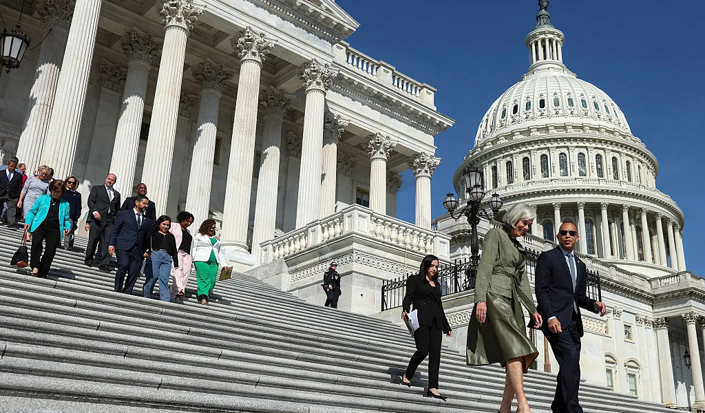 US House clears Russia sanctions bill and hands Trump new tariff powers