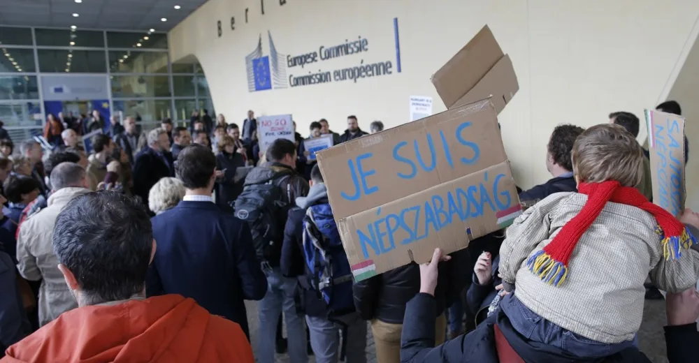 Left-wing Hungarian newspaper relaunches online