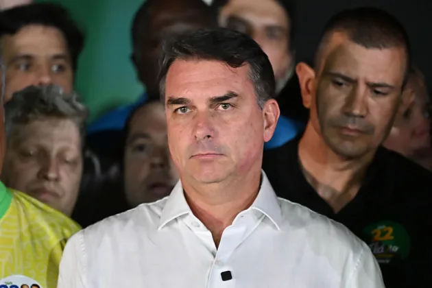 Brazilian court bars Flávio Bolsonaro from leaving and demands his Italian passport too