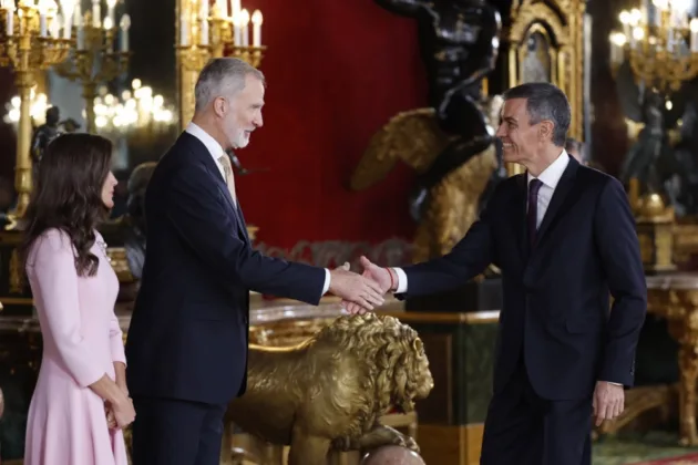Crowd boos S&aacute;nchez and cheers the King at Spain&rsquo;s national day parade