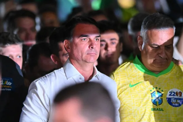 Flávio Bolsonaro flees to US alleging Brazil election was stolen