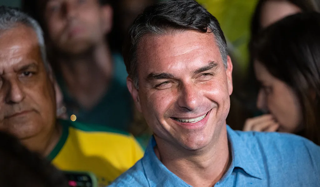 Flávio Bolsonaro outpolls Lula in Brazil’s first round as the Right gains in Congress