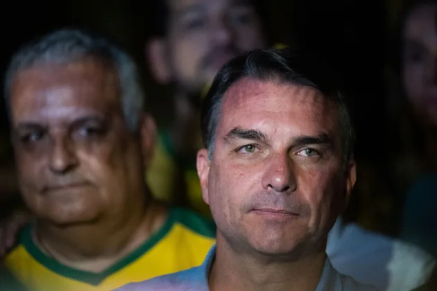 Fl&aacute;vio Bolsonaro vows to change Brazil&rsquo;s constitution as run-off nears