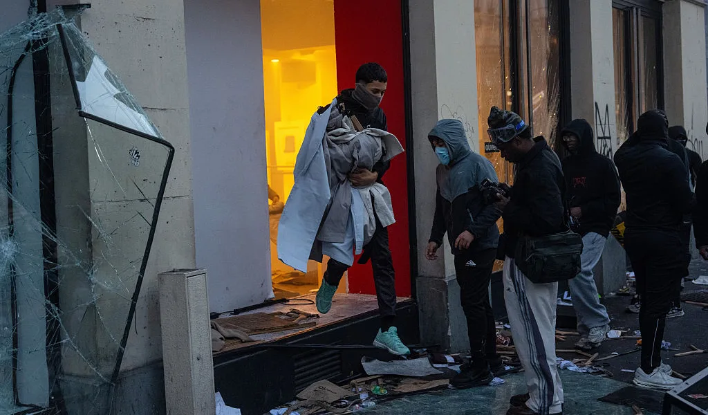 France moves to cut welfare benefits for convicted looters and rioters
