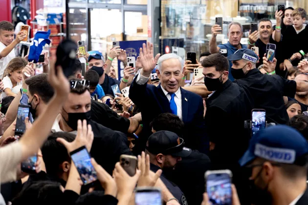 Israel seals off Hebron and prepares full West Bank closure