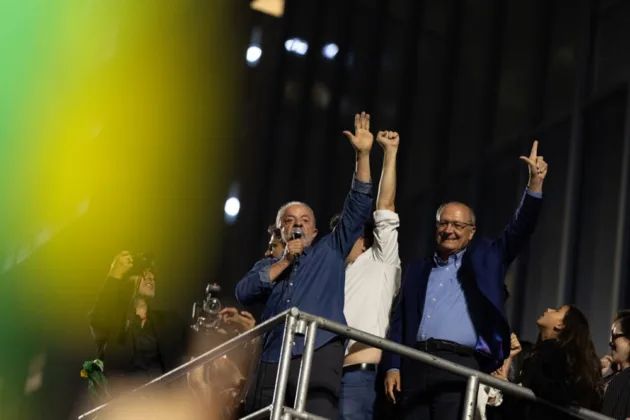 Lula wins Brazilian run-off after court extends voting by two hours