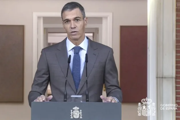 Sánchez names the date before the courts name it for him
